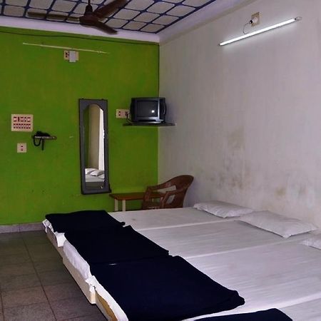 Hotel Shivam Dwārka Esterno foto